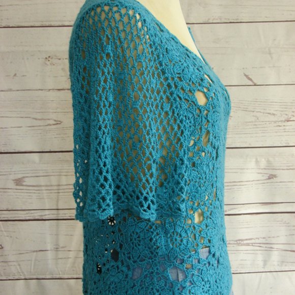 Turq Crochet Floral Short Sleeve Top Open Weave - Picture 3 of 14